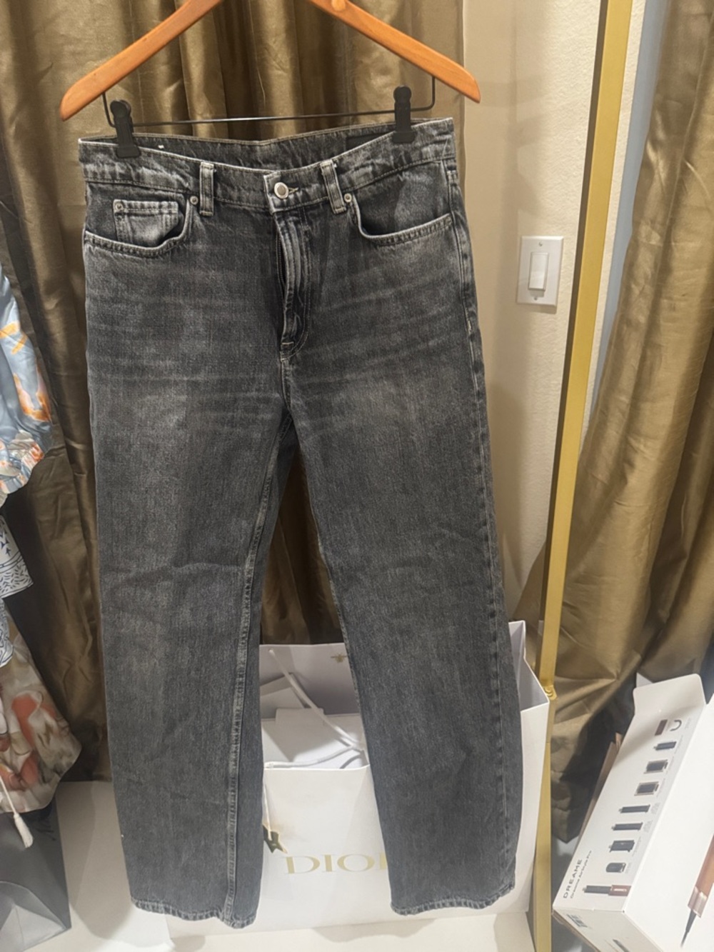 Woman’s Grey Washed Jeans - Neutral Style